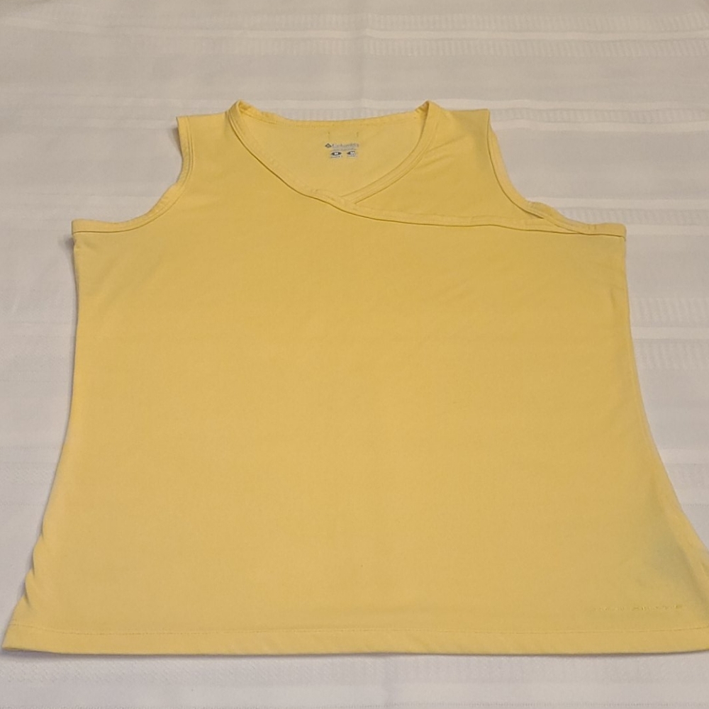 Women's Columbia Tank Size Medium